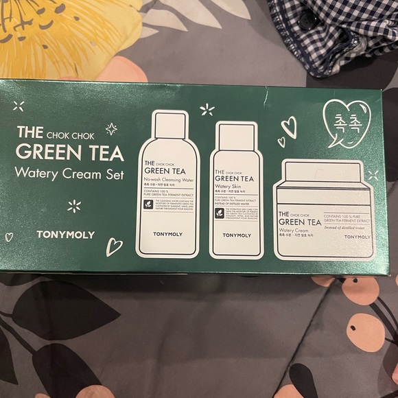 Skincare Bundle. - Picture 4 of 4